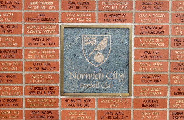 诺维奇城市足球俱乐部“金丝雀”标志50年来首次