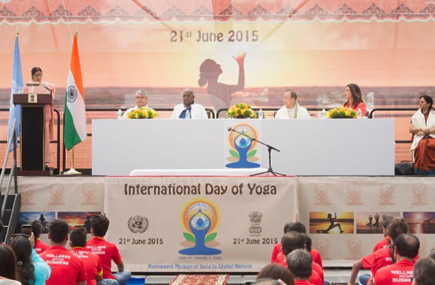 国际瑜伽日(IDY)发布多语言LOGO。
